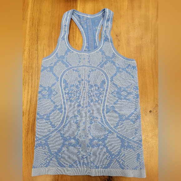 Lululemon classic tank - Picture 1 of 6